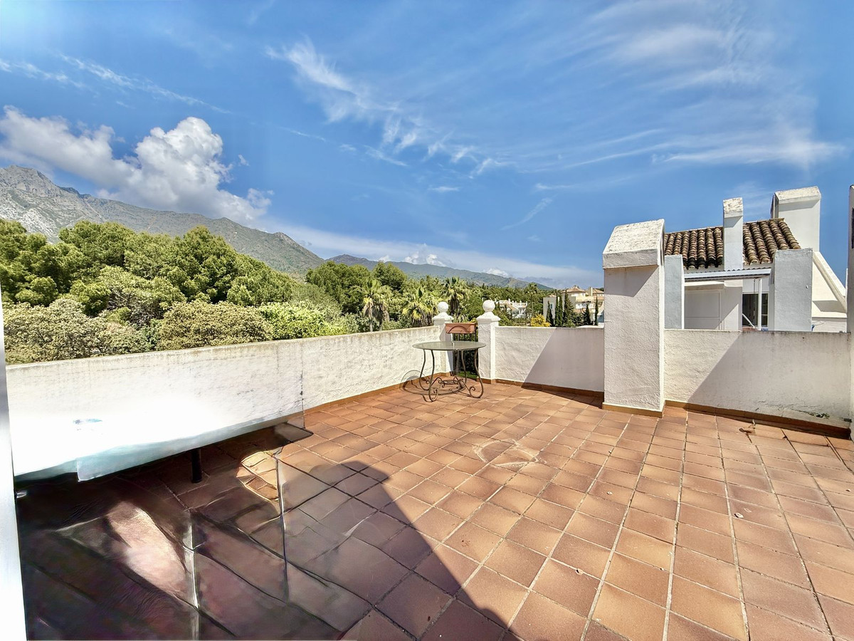 2 Bed, 2 Bath, ApartmentFor Sale, Nagüeles, Malaga