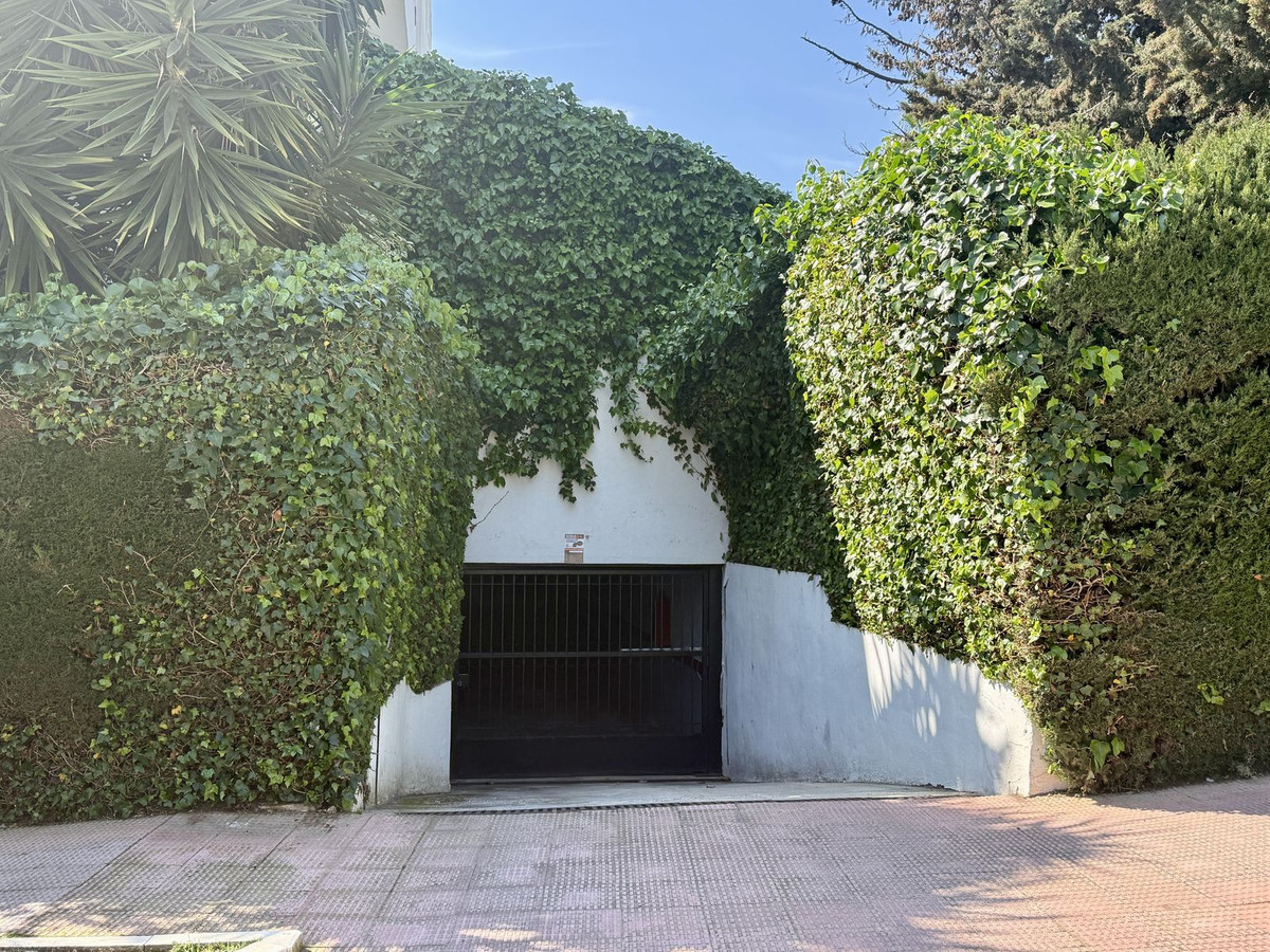 2 Bed, 2 Bath, ApartmentFor Sale, Nagüeles, Malaga