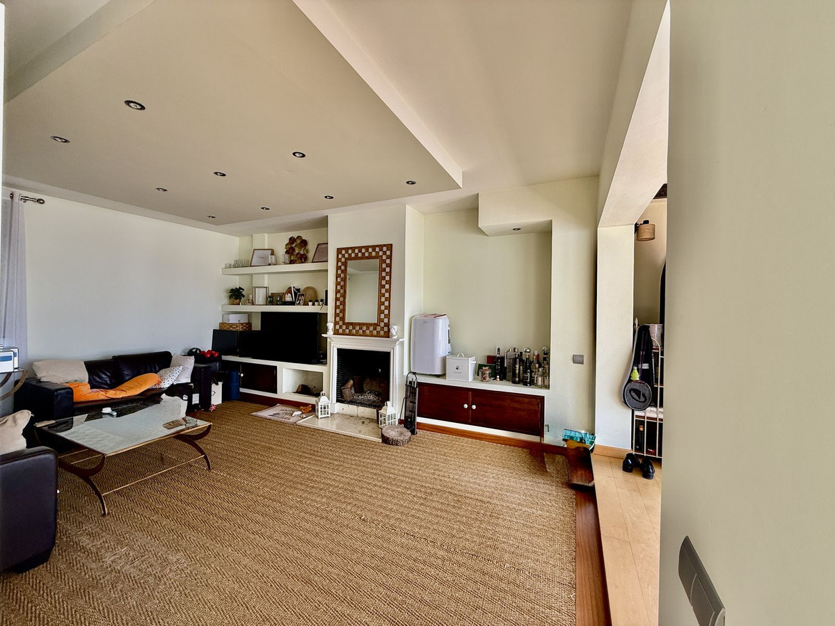 2 Bed, 2 Bath, ApartmentFor Sale, Nagüeles, Malaga