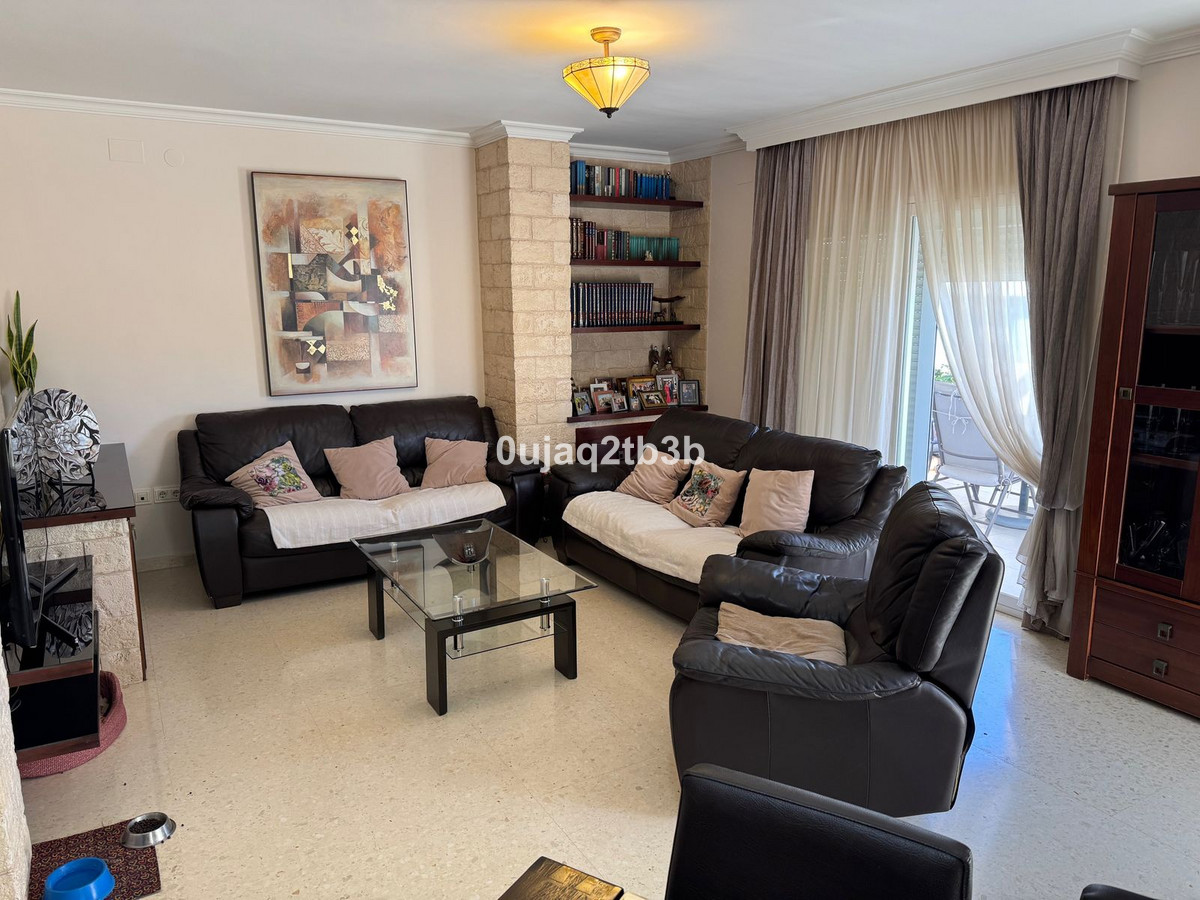 4 Bed, 3 Bath, ApartmentFor Sale, Estepona, Malaga