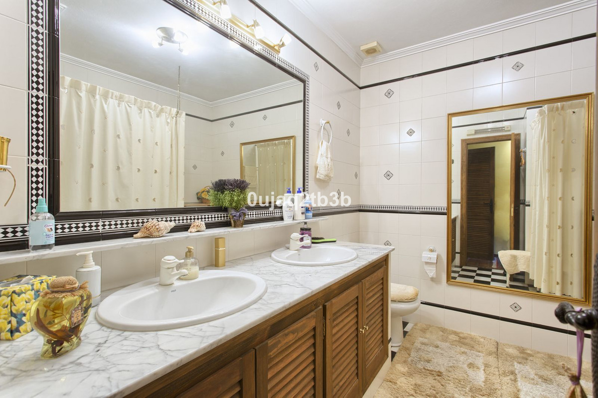 3 Bed, 3 Bath, HouseFor Sale, Benahavis, Malaga