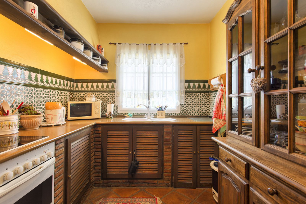 3 Bed, 3 Bath, HouseFor Sale, Benahavis, Malaga