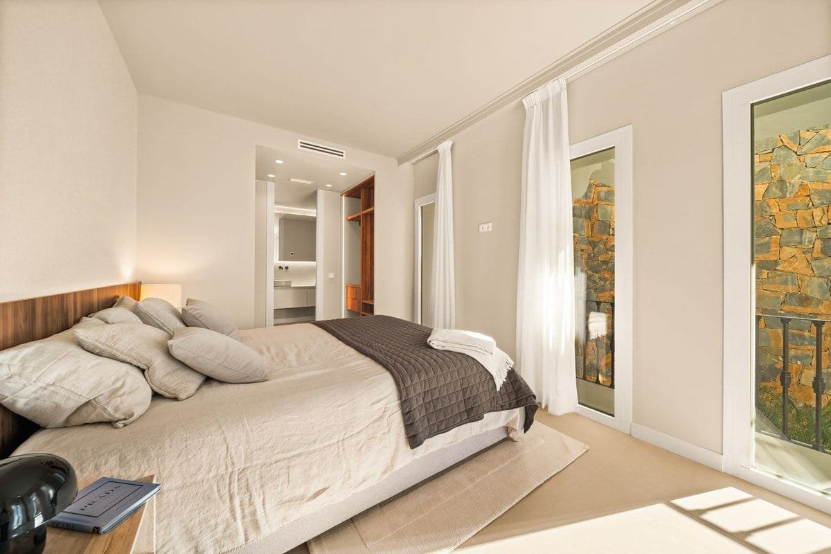 3 Bed, 4 Bath, ApartmentFor Sale, Benahavis, Malaga