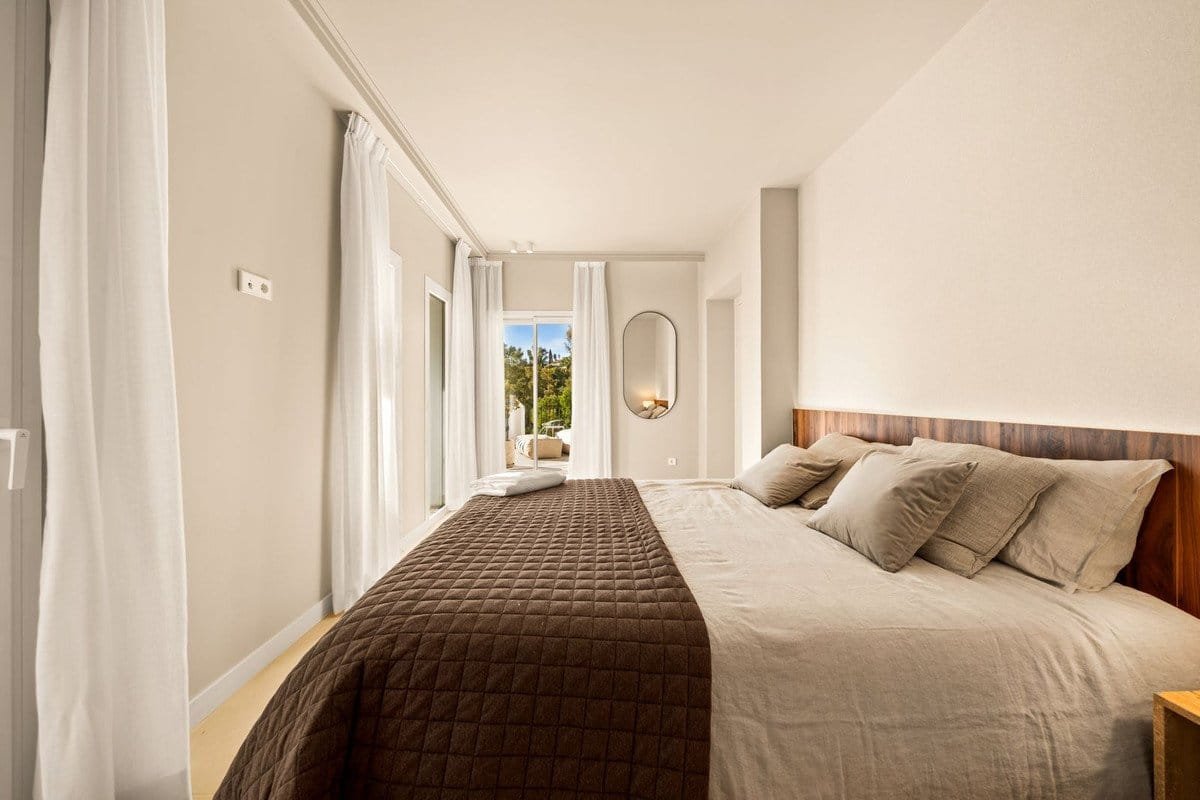 3 Bed, 4 Bath, ApartmentFor Sale, Benahavis, Malaga