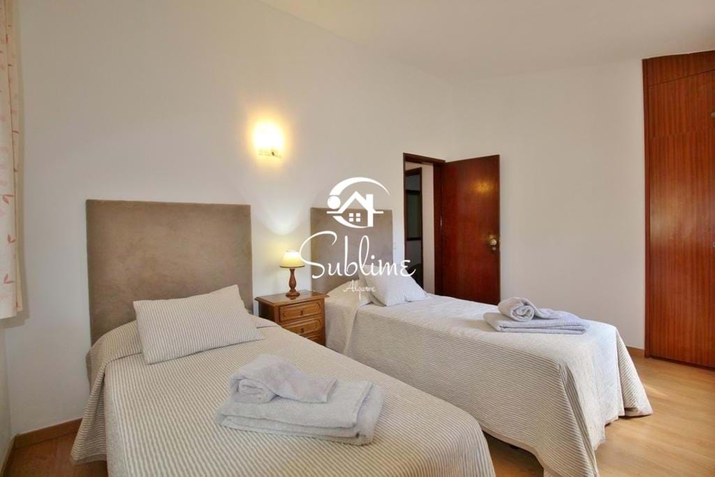 9 Bed, 3 Bath, HouseFor Sale, Praia da Luz, Lagos, Faro, 8600-109