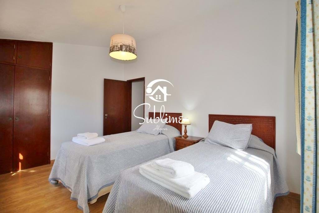 9 Bed, 3 Bath, HouseFor Sale, Praia da Luz, Lagos, Faro, 8600-109