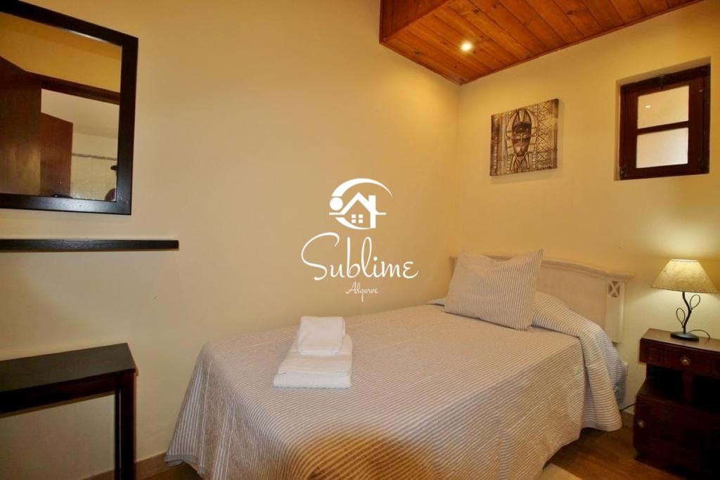 9 Bed, 3 Bath, HouseFor Sale, Praia da Luz, Lagos, Faro, 8600-109