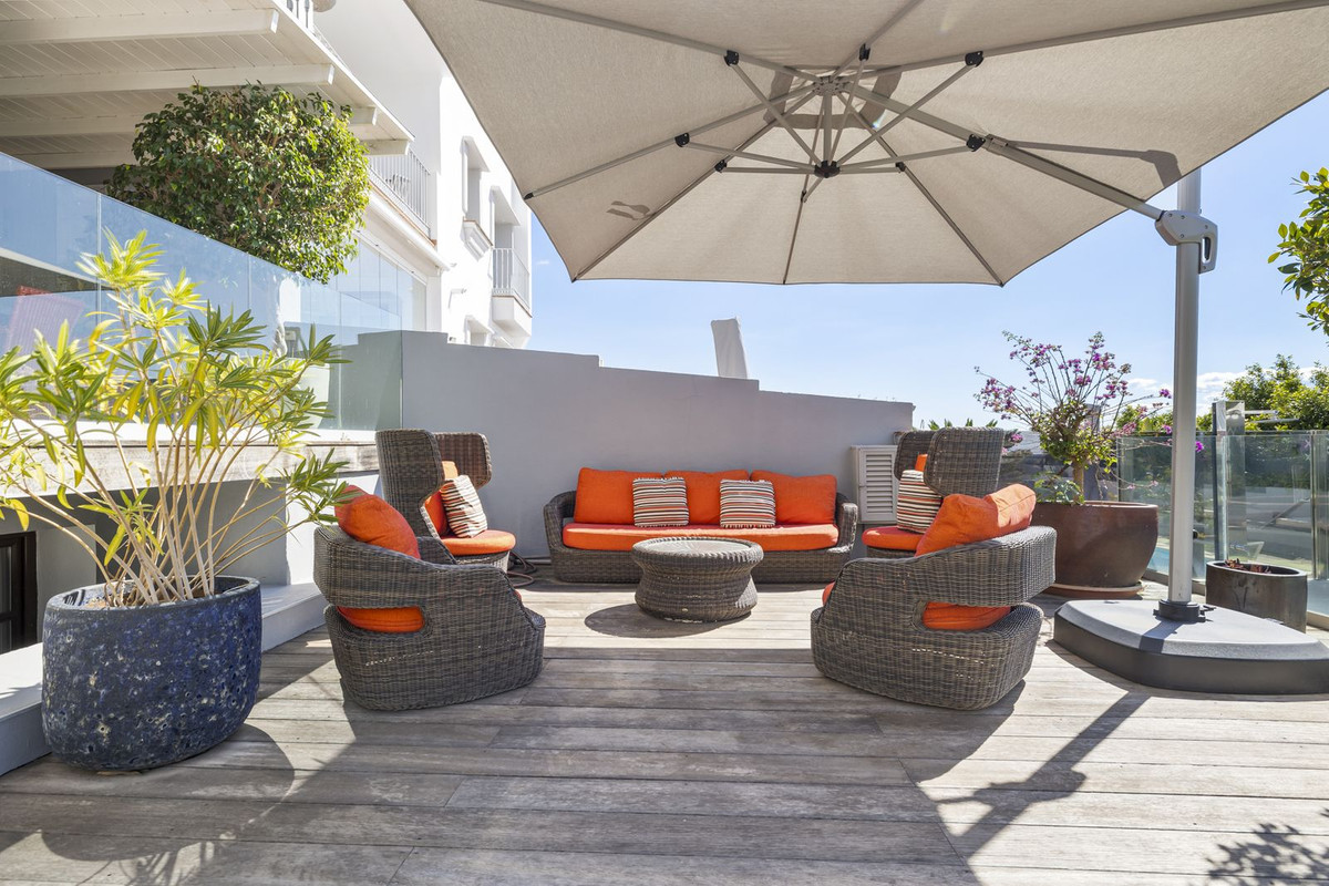 5 Bed, 4 Bath, HouseFor Sale, Benahavis, Malaga