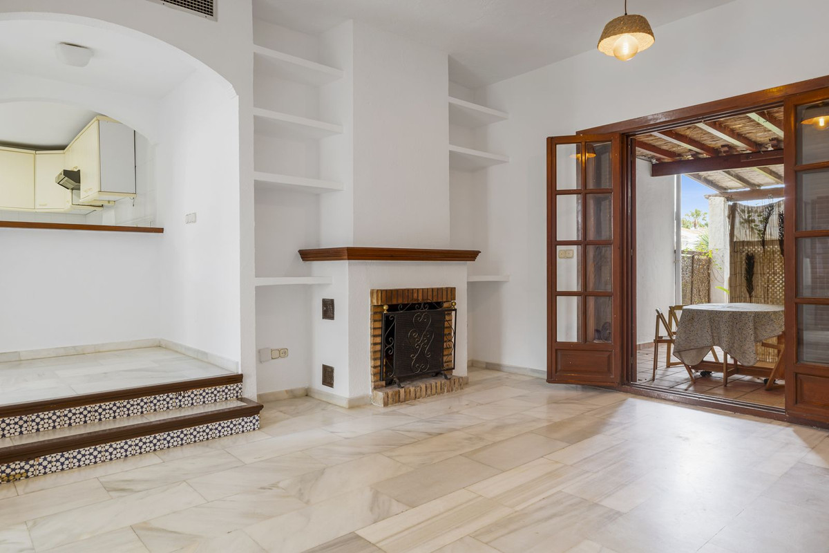 2 Bed, 1 Bath, HouseFor Sale, Estepona, Malaga