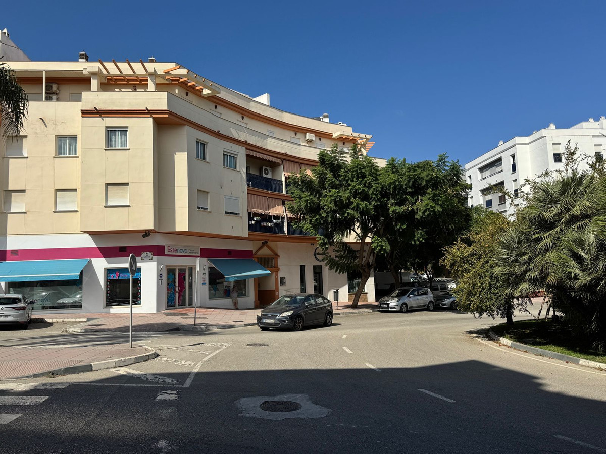 4 Bed, 3 Bath, ApartmentFor Sale, Estepona, Malaga