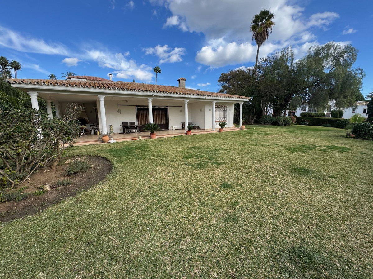 3 Bed, 2 Bath, HouseFor Sale, Estepona, Malaga