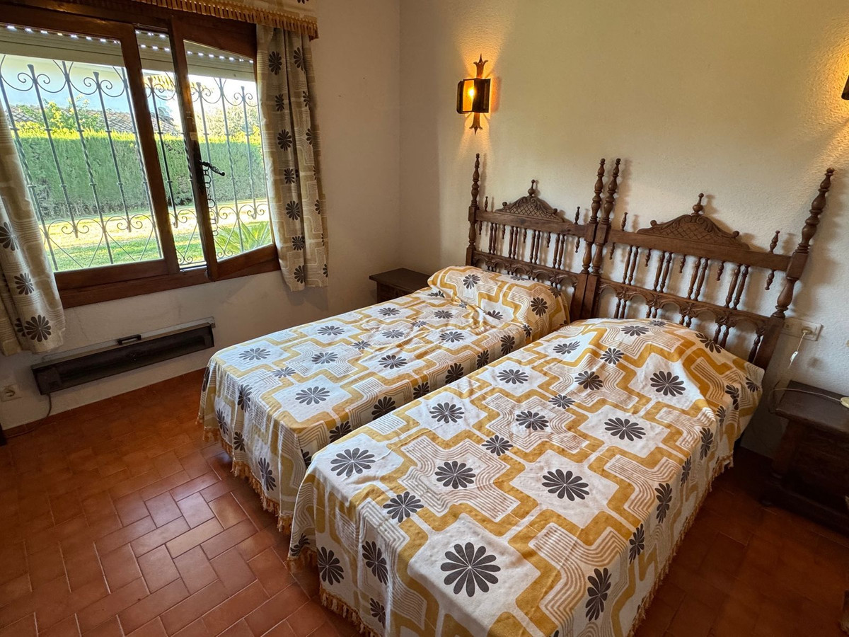 3 Bed, 2 Bath, HouseFor Sale, Estepona, Malaga