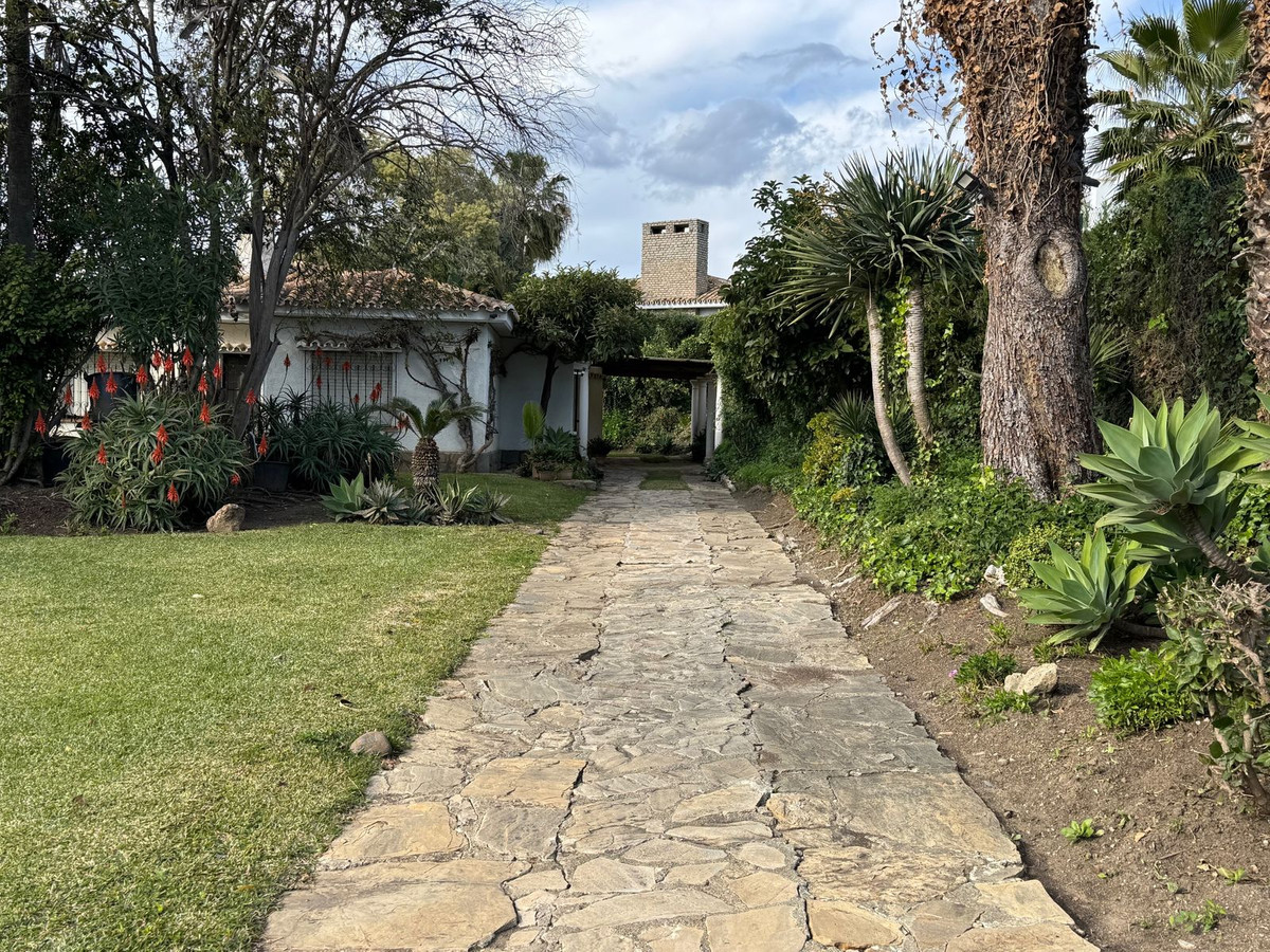 3 Bed, 2 Bath, HouseFor Sale, Estepona, Malaga