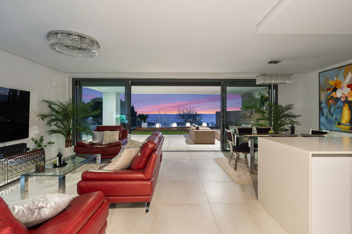 3 Bed, 2 Bath, ApartmentFor Sale, Cabopino, Malaga