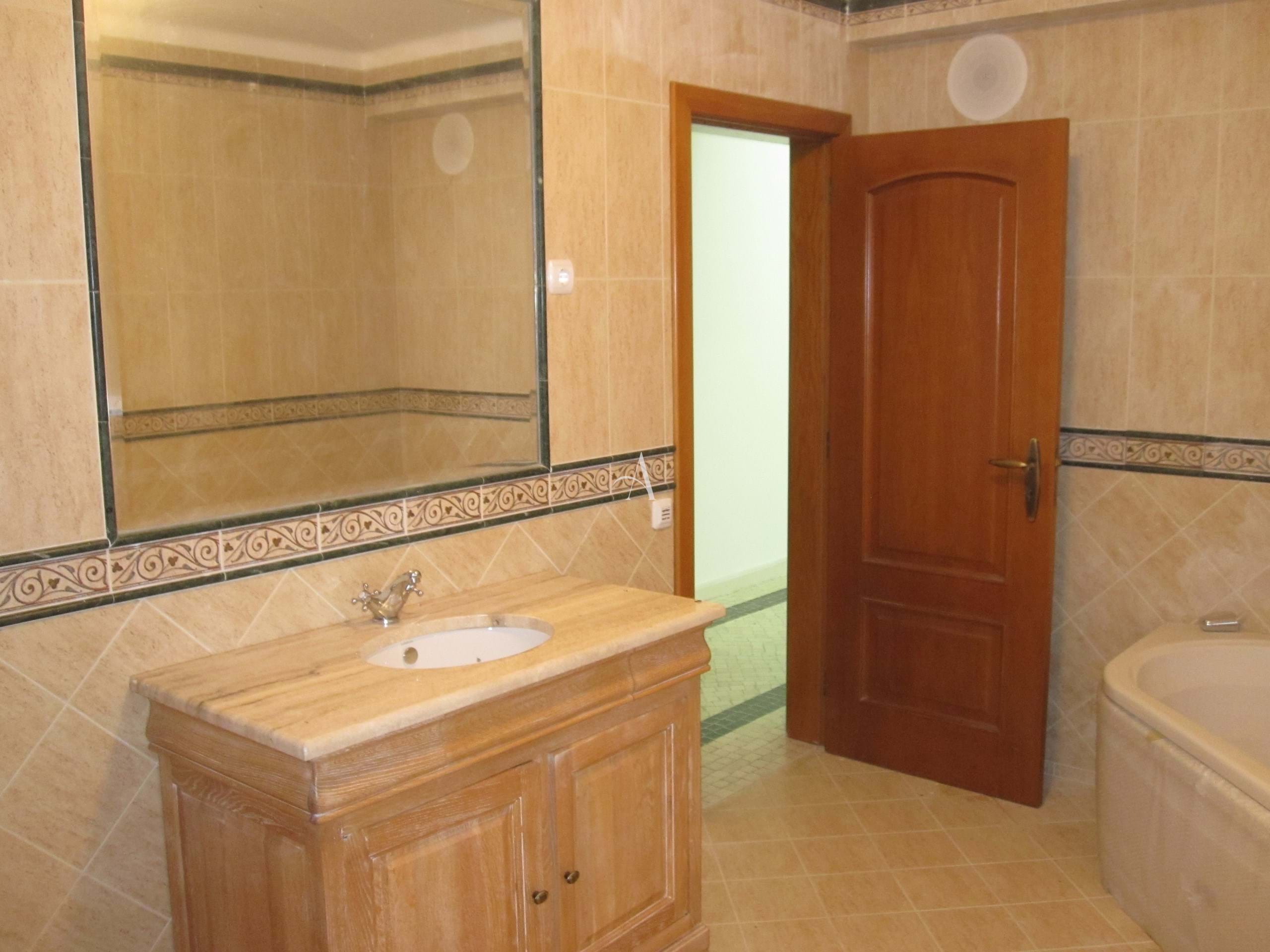 4 Bed, 3 Bath, HouseFor Sale, Caldas da Rainha, Leiria, 2500-045