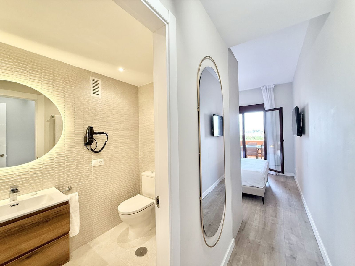 2 Bed, 2 Bath, ApartmentFor Sale, Benahavis, Malaga