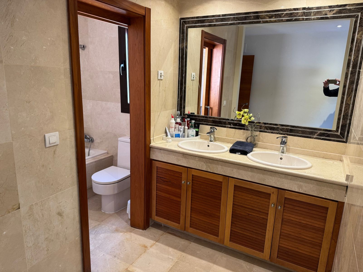 4 Bed, 3 Bath, HouseFor Sale, Estepona, Malaga