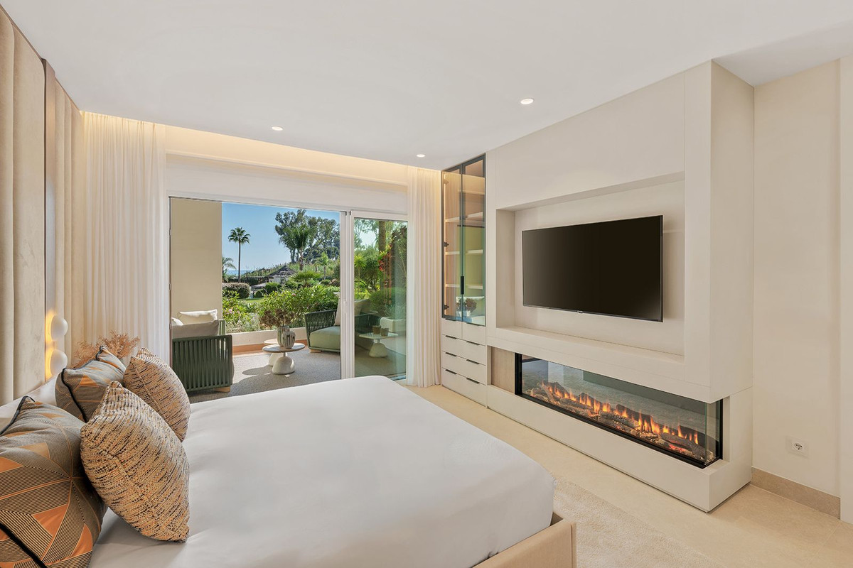 3 Bed, 2 Bath, ApartmentFor Sale, New Golden Mile, Malaga