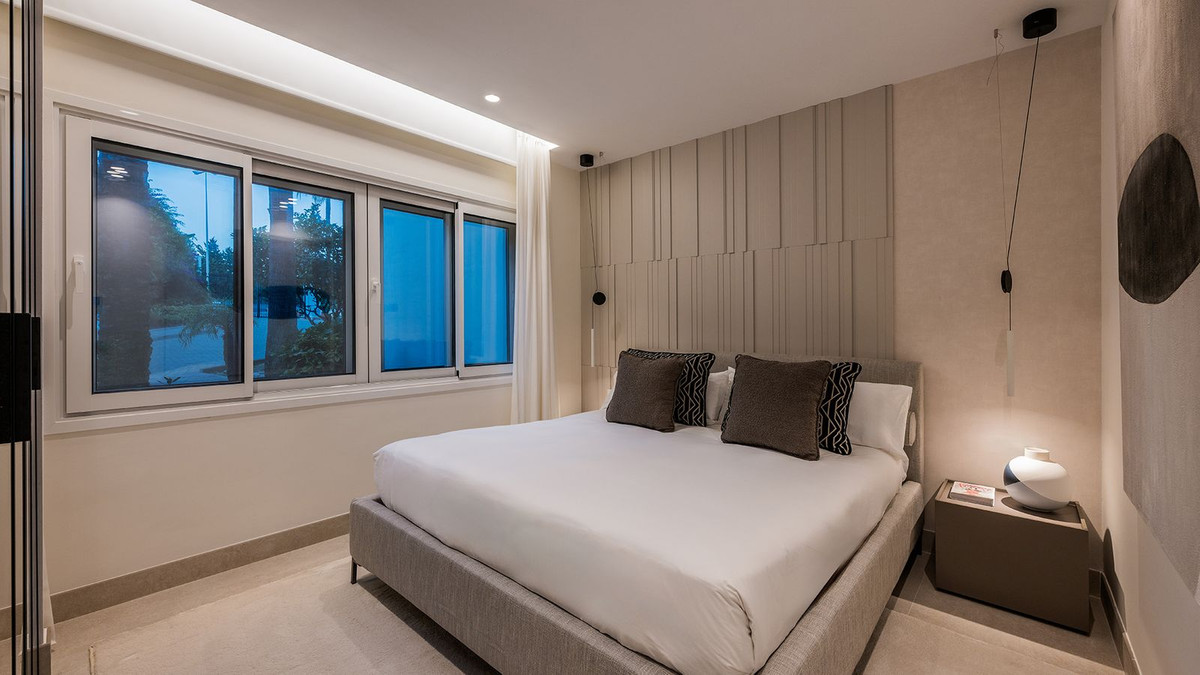 3 Bed, 2 Bath, ApartmentFor Sale, New Golden Mile, Malaga