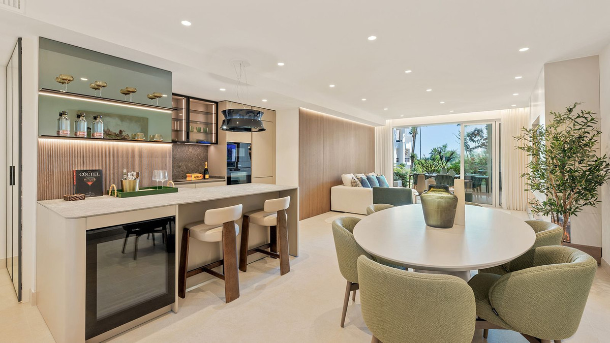 3 Bed, 2 Bath, ApartmentFor Sale, New Golden Mile, Malaga