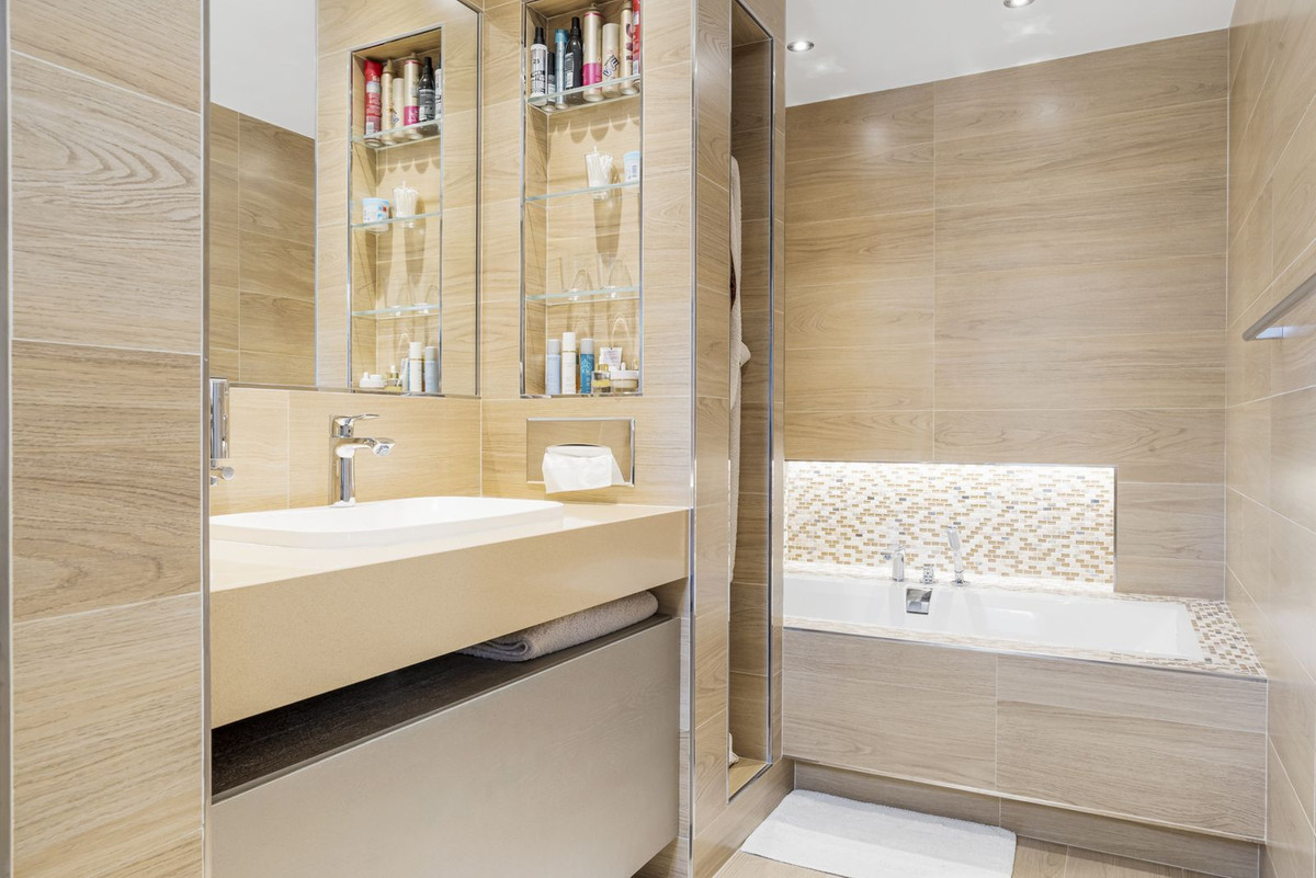 4 Bed, 3 Bath, ApartmentFor Sale, Los Almendros, Malaga