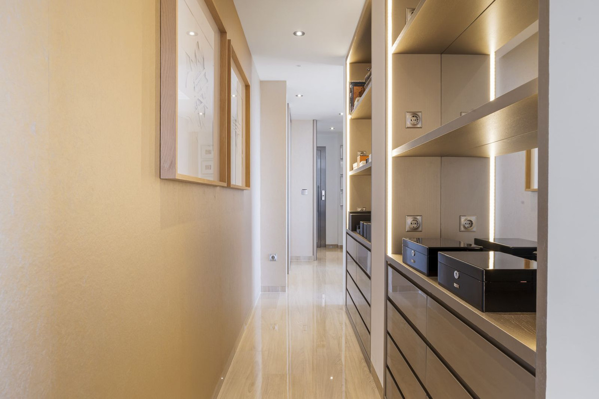 4 Bed, 3 Bath, ApartmentFor Sale, Los Almendros, Malaga