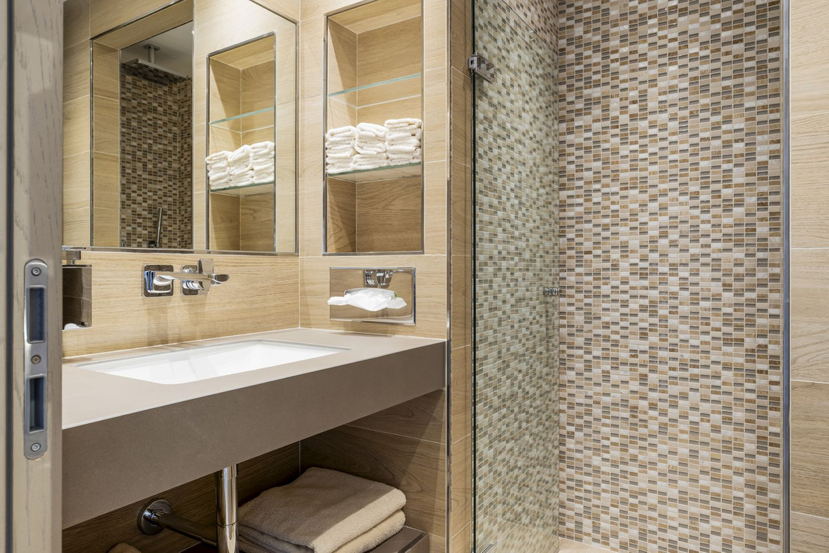 4 Bed, 3 Bath, ApartmentFor Sale, Los Almendros, Malaga