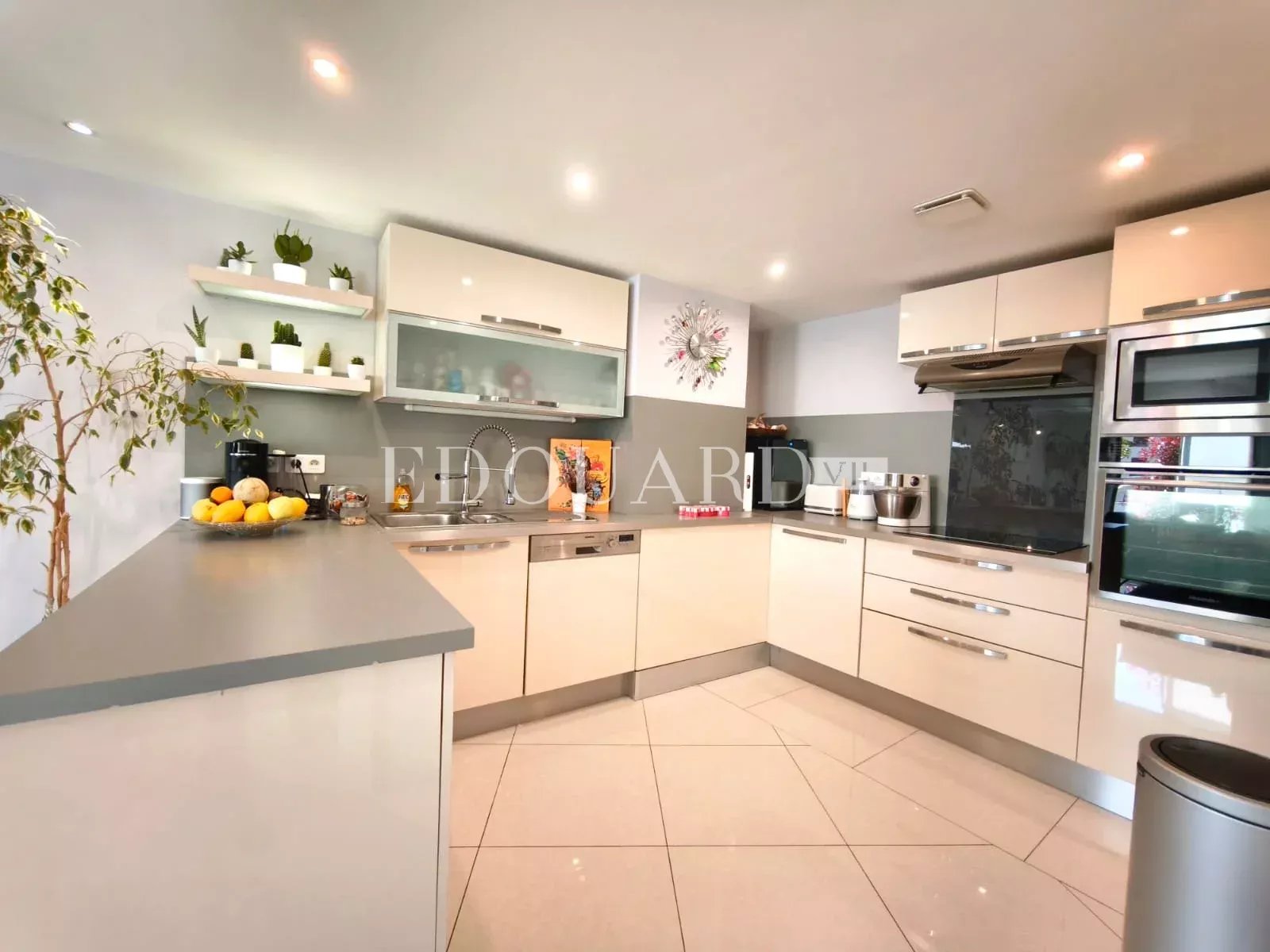 3 Bed, 2 Bath, ApartmentFor Sale, Roquebrune-Cap-Martin, Alpes-Maritimes