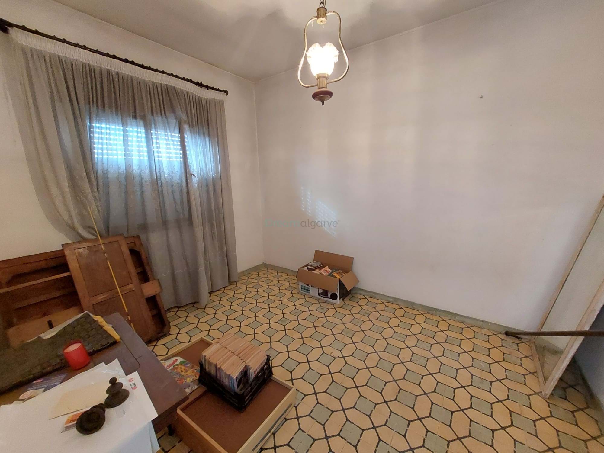 4 Bed, 1 Bath, HouseFor Sale, Lagos, Faro, 8600-250