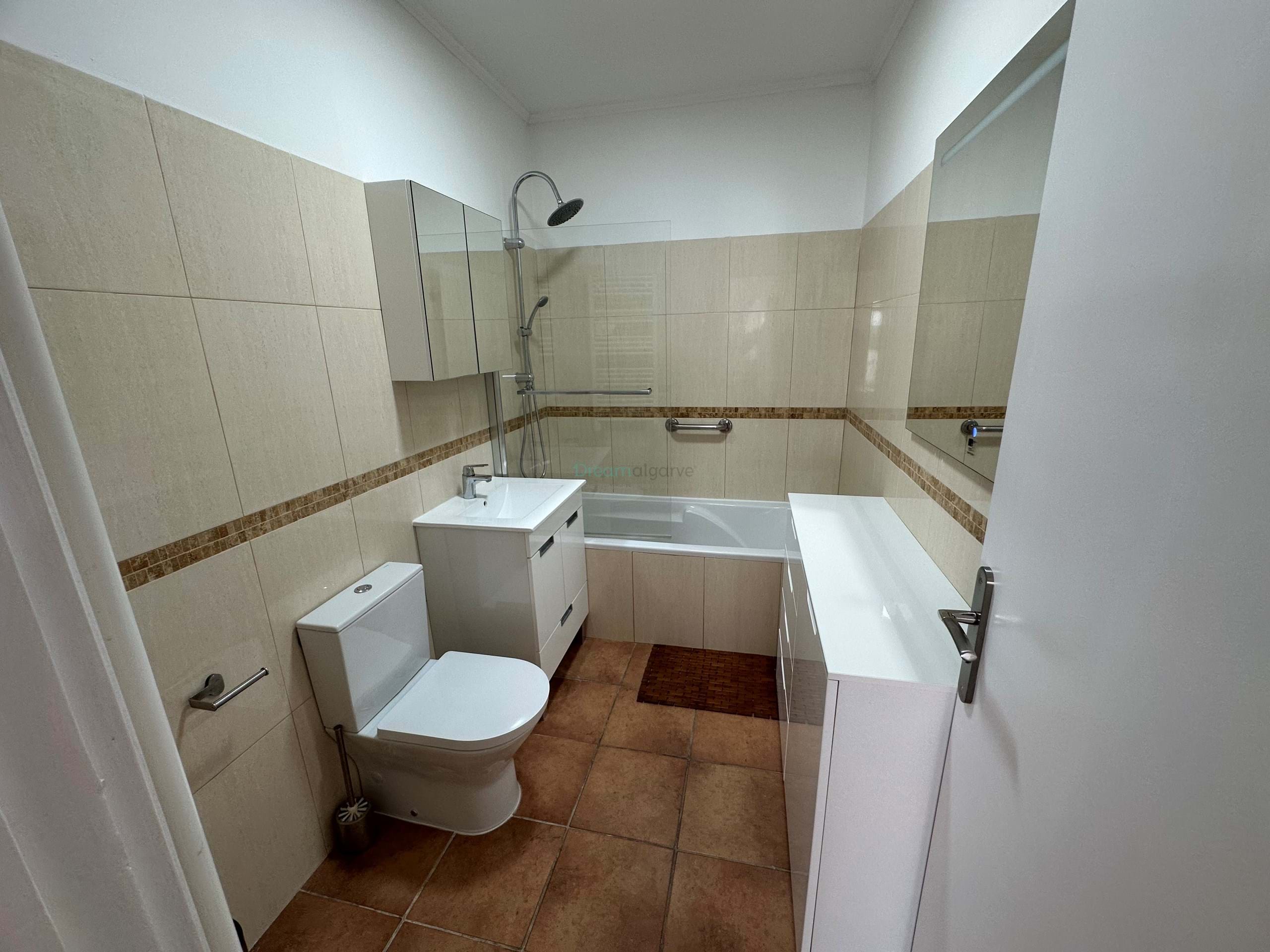 2 Bed, 1 Bath, ApartmentFor Sale, Lagos, Faro, 8600-722