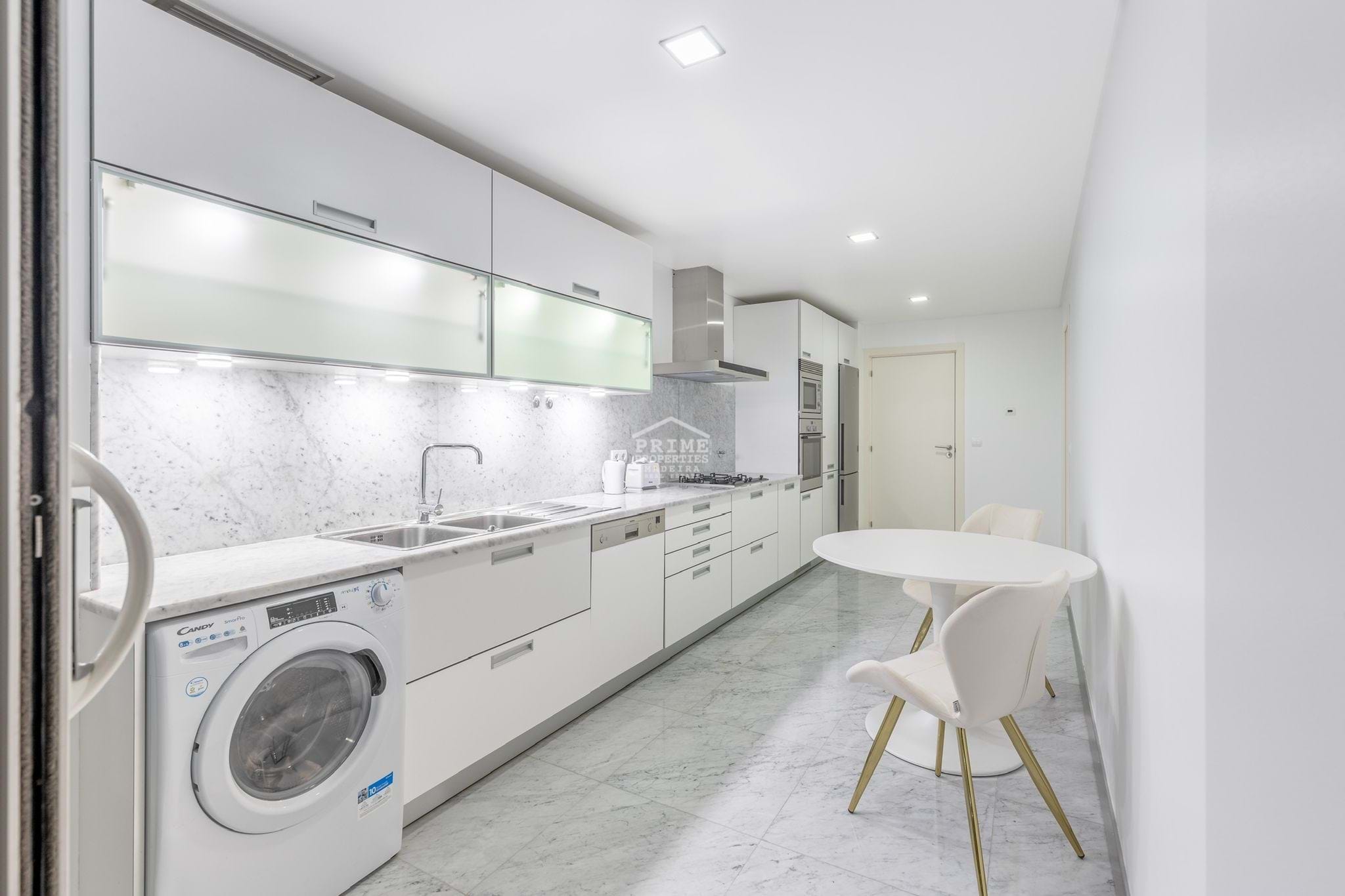 2 Bed, 2 Bath, ApartmentFor Sale, Funchal, Ilha da Madeira, 9000-039