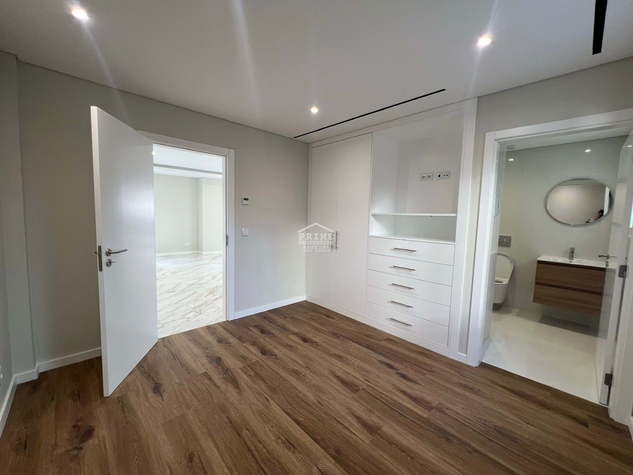 4 Bed, 3 Bath, HouseFor Sale, Funchal, Ilha da Madeira, 9060-011