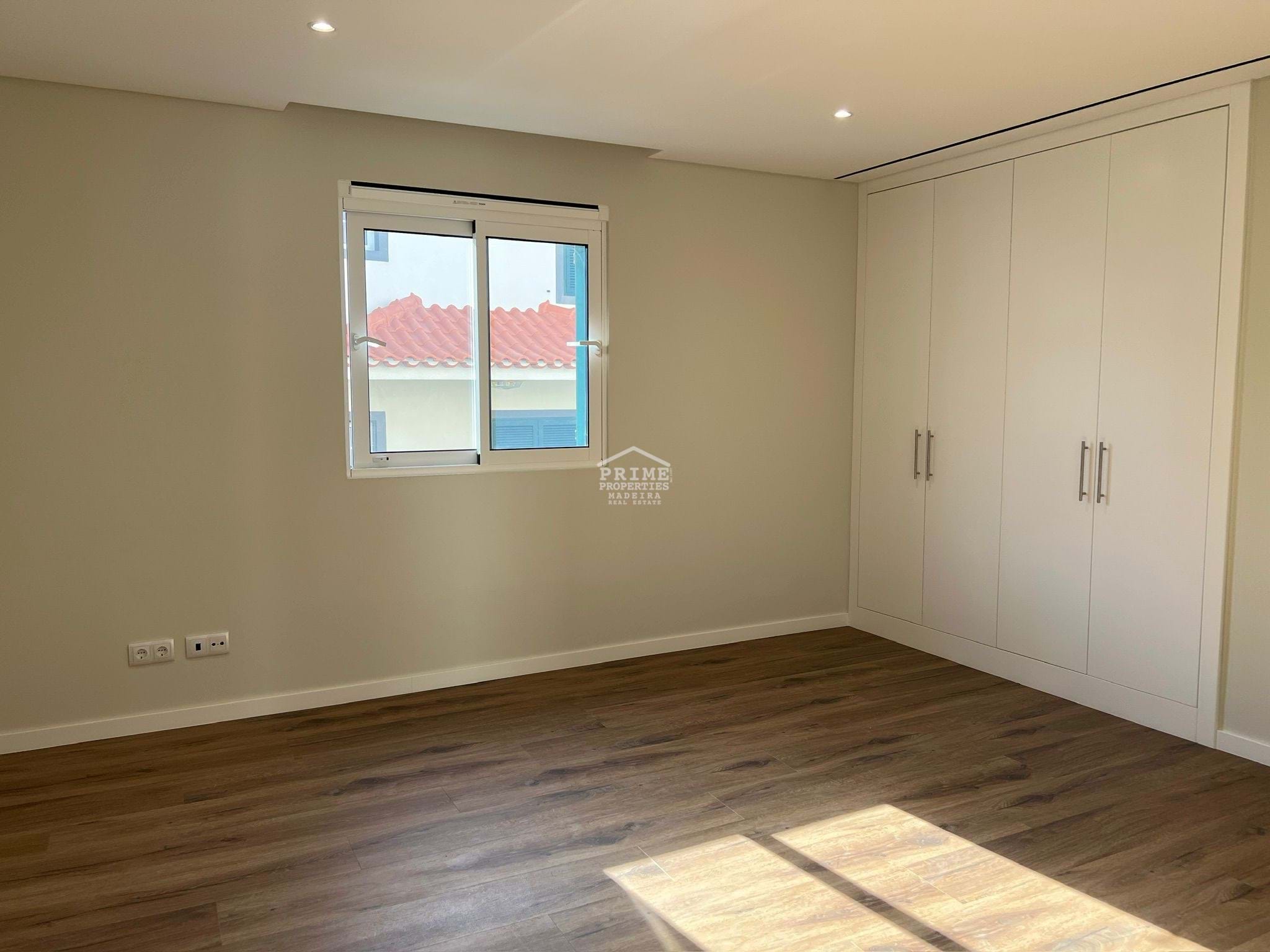 4 Bed, 3 Bath, HouseFor Sale, Funchal, Ilha da Madeira, 9060-011