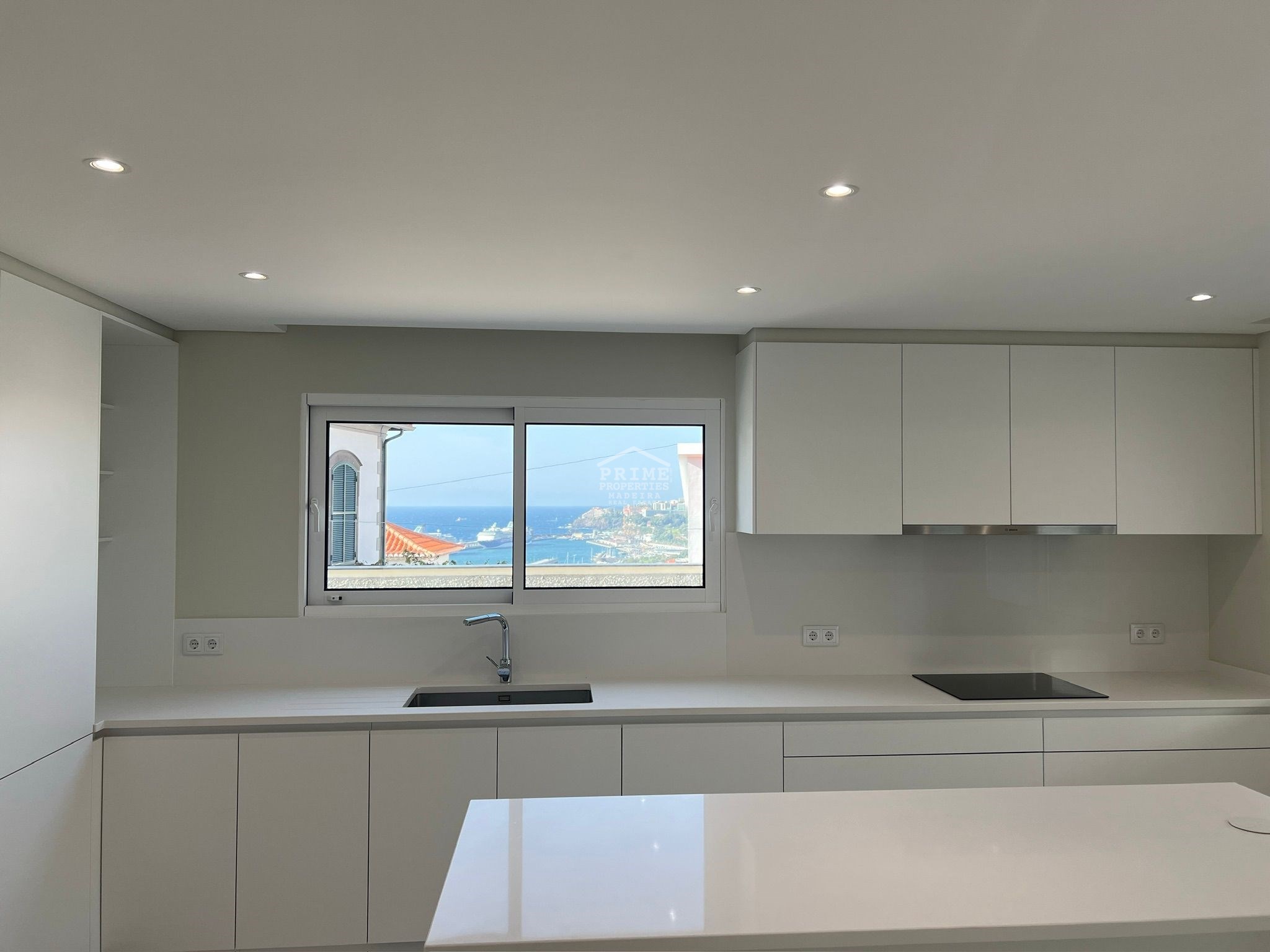 4 Bed, 3 Bath, HouseFor Sale, Funchal, Ilha da Madeira, 9060-011