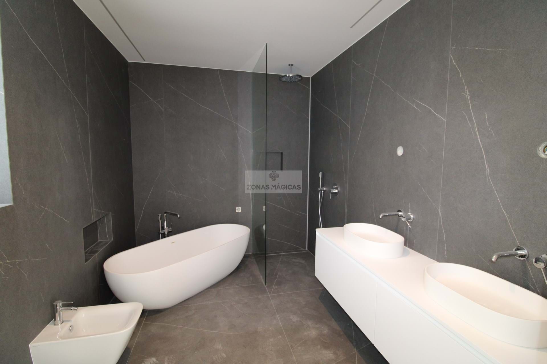 4 Bed, 6 Bath, HouseFor Sale, Lagos, Faro, 8600