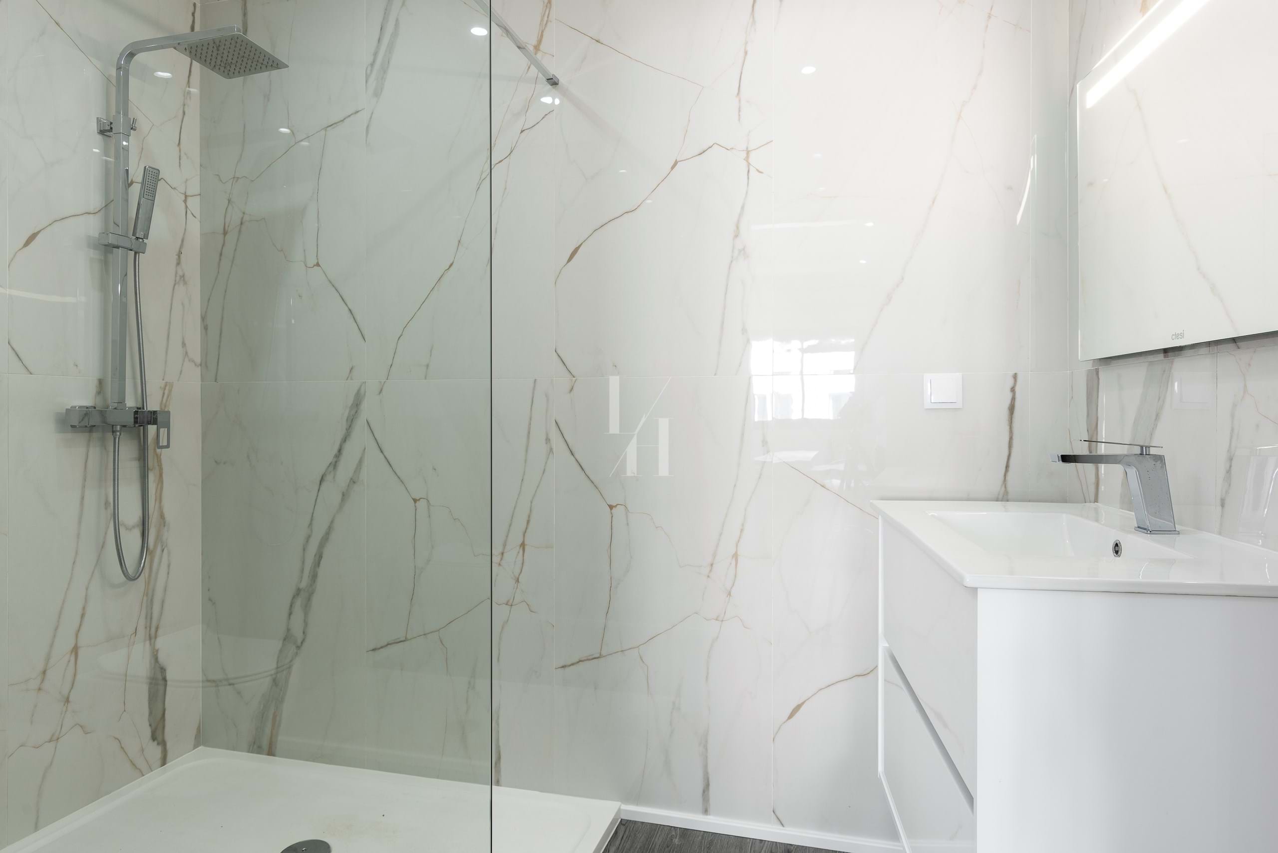 3 Bed, 2 Bath, ApartmentFor Sale, Olhão, Faro, 8700-203