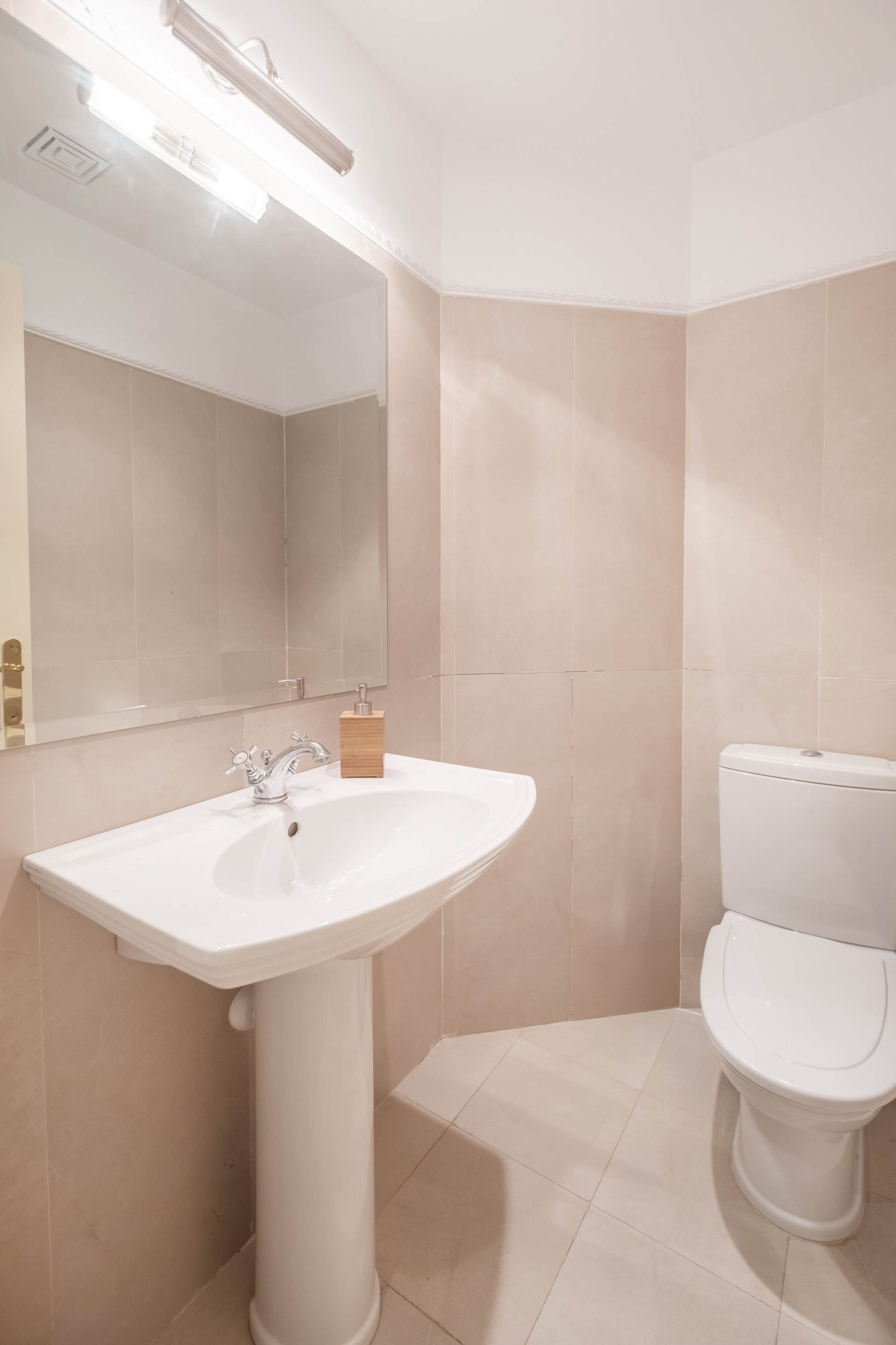 3 Bed, 2 Bath, ApartmentFor Sale, Marbella, Malaga