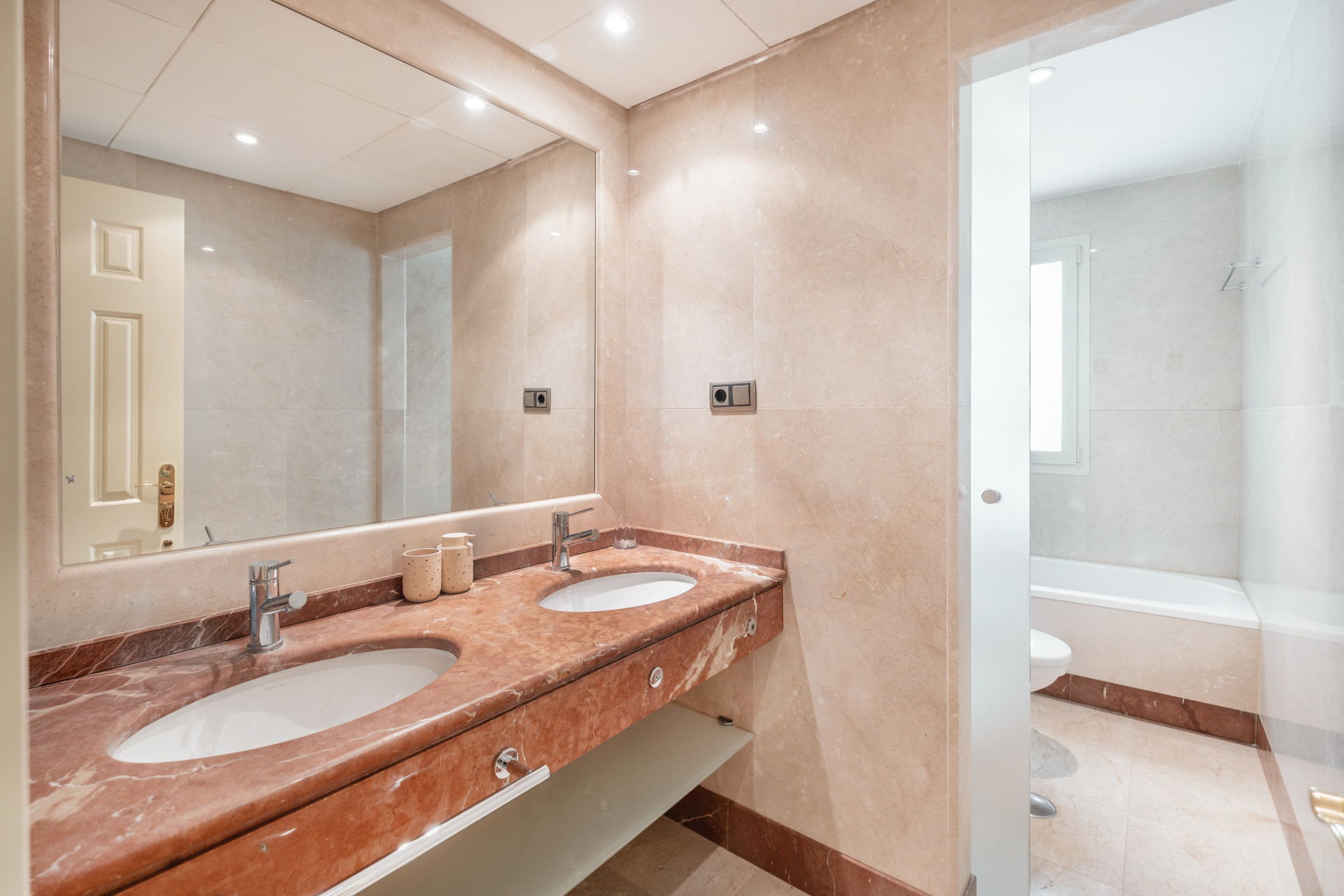 3 Bed, 2 Bath, ApartmentFor Sale, Marbella, Malaga