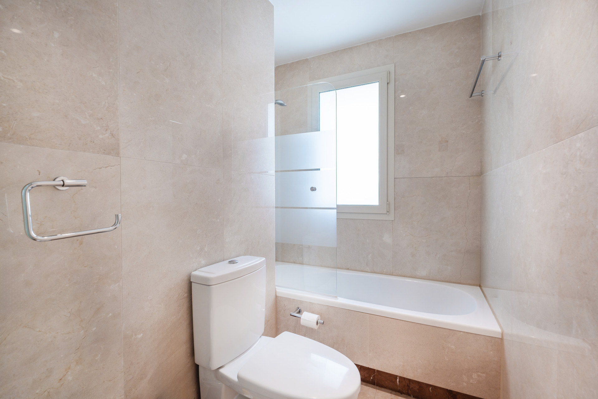 3 Bed, 2 Bath, ApartmentFor Sale, Marbella, Malaga