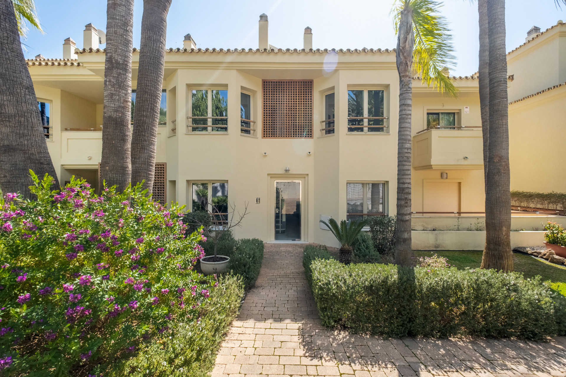 3 Bed, 2 Bath, ApartmentFor Sale, Marbella, Malaga