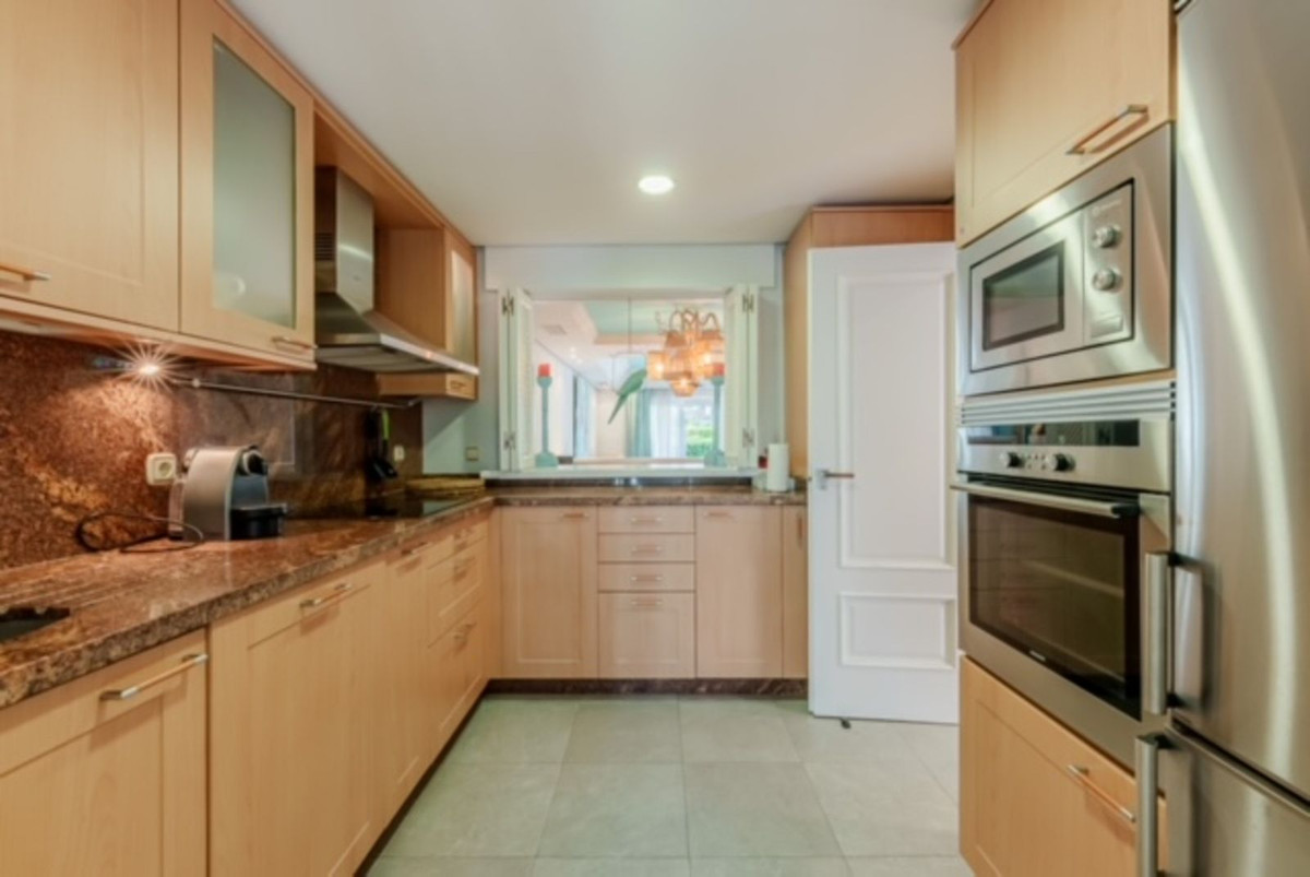 4 Bed, 4 Bath, HouseFor Sale, Estepona, Malaga