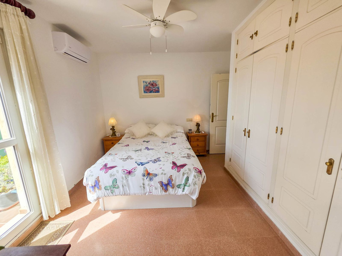 1 Bed, 1 Bath, ApartmentFor Sale, San Luis de Sabinillas, Malaga