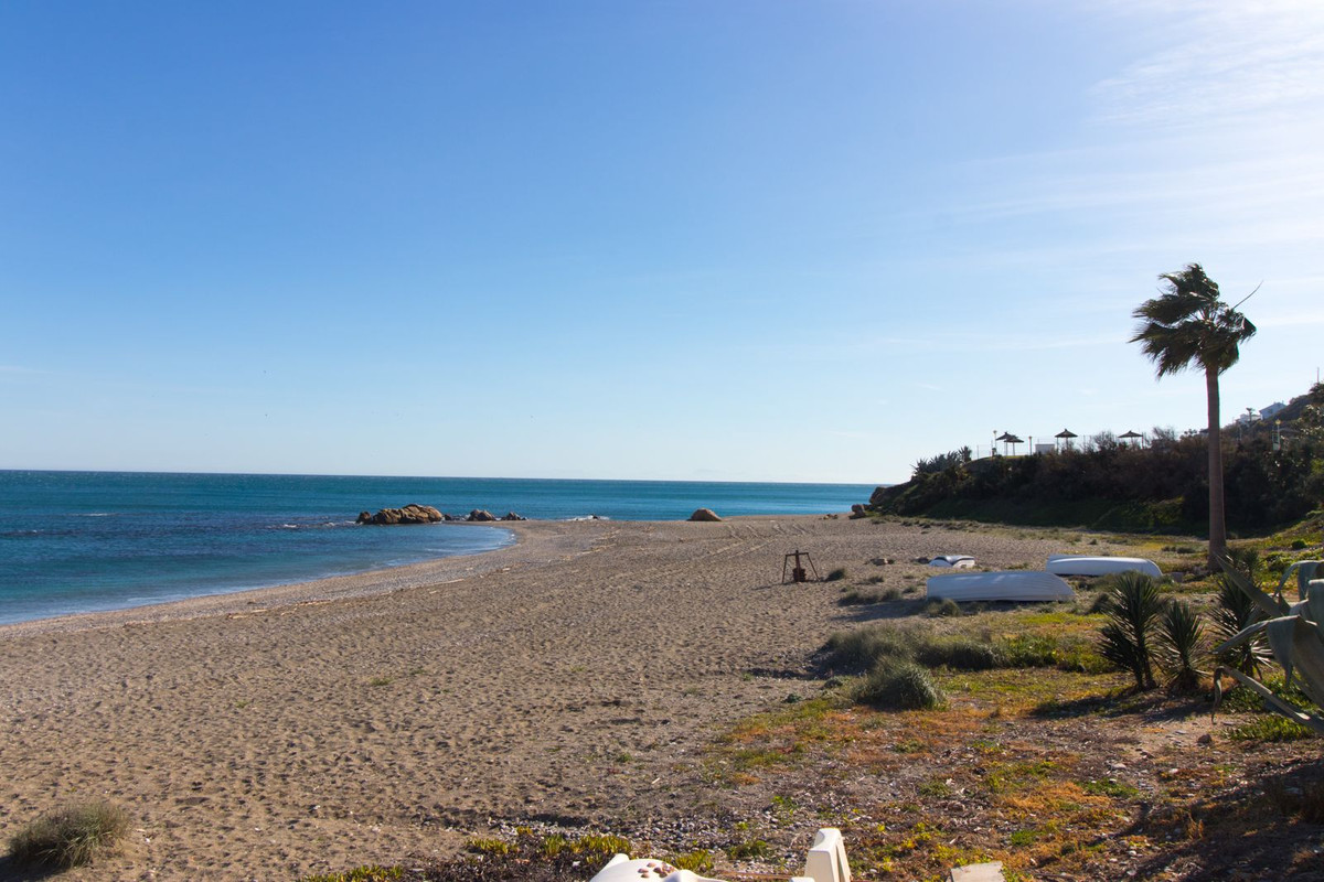 2 Bed, 2 Bath, HouseFor Sale, La Duquesa, Malaga