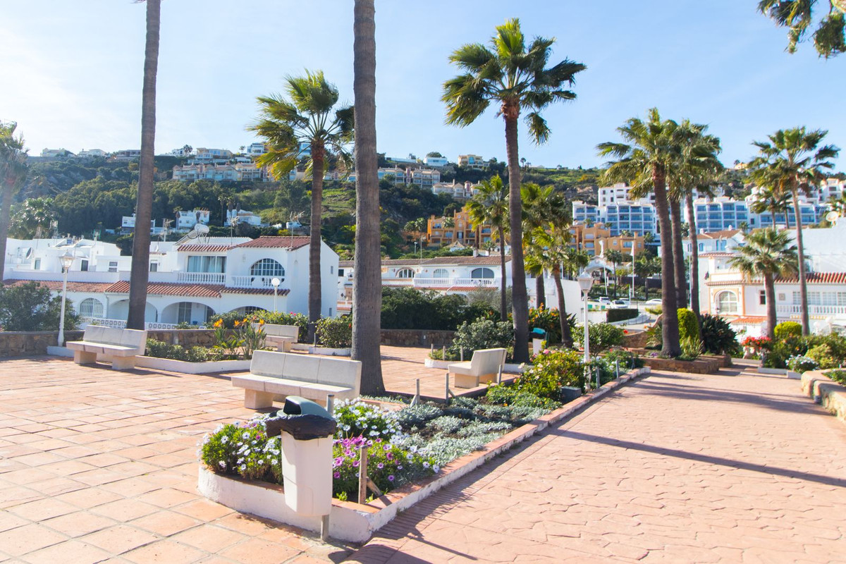 2 Bed, 2 Bath, HouseFor Sale, La Duquesa, Malaga