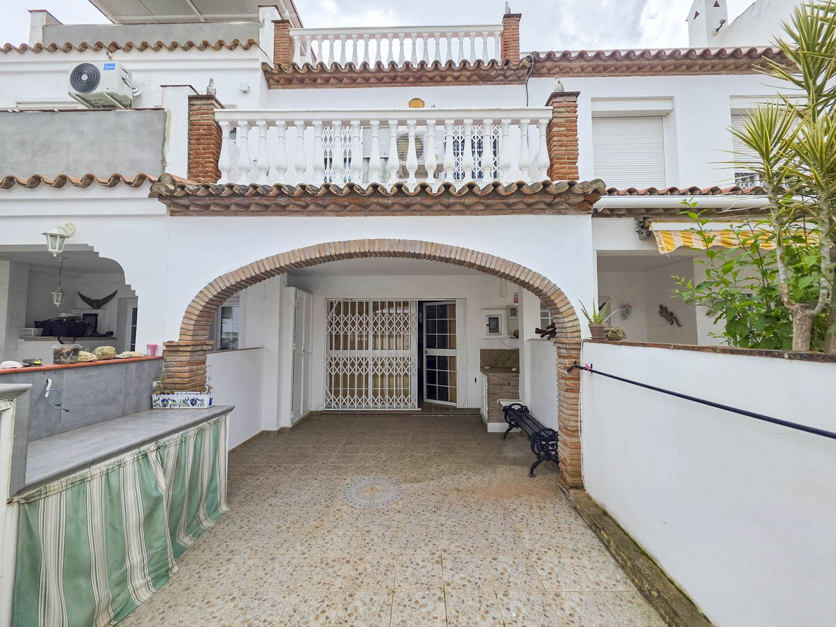 2 Bed, 2 Bath, HouseFor Sale, La Duquesa, Malaga