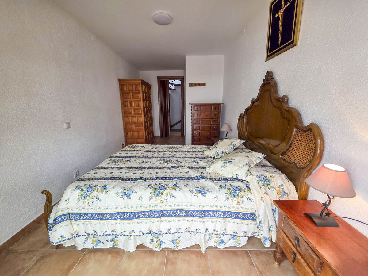 2 Bed, 2 Bath, HouseFor Sale, La Duquesa, Malaga