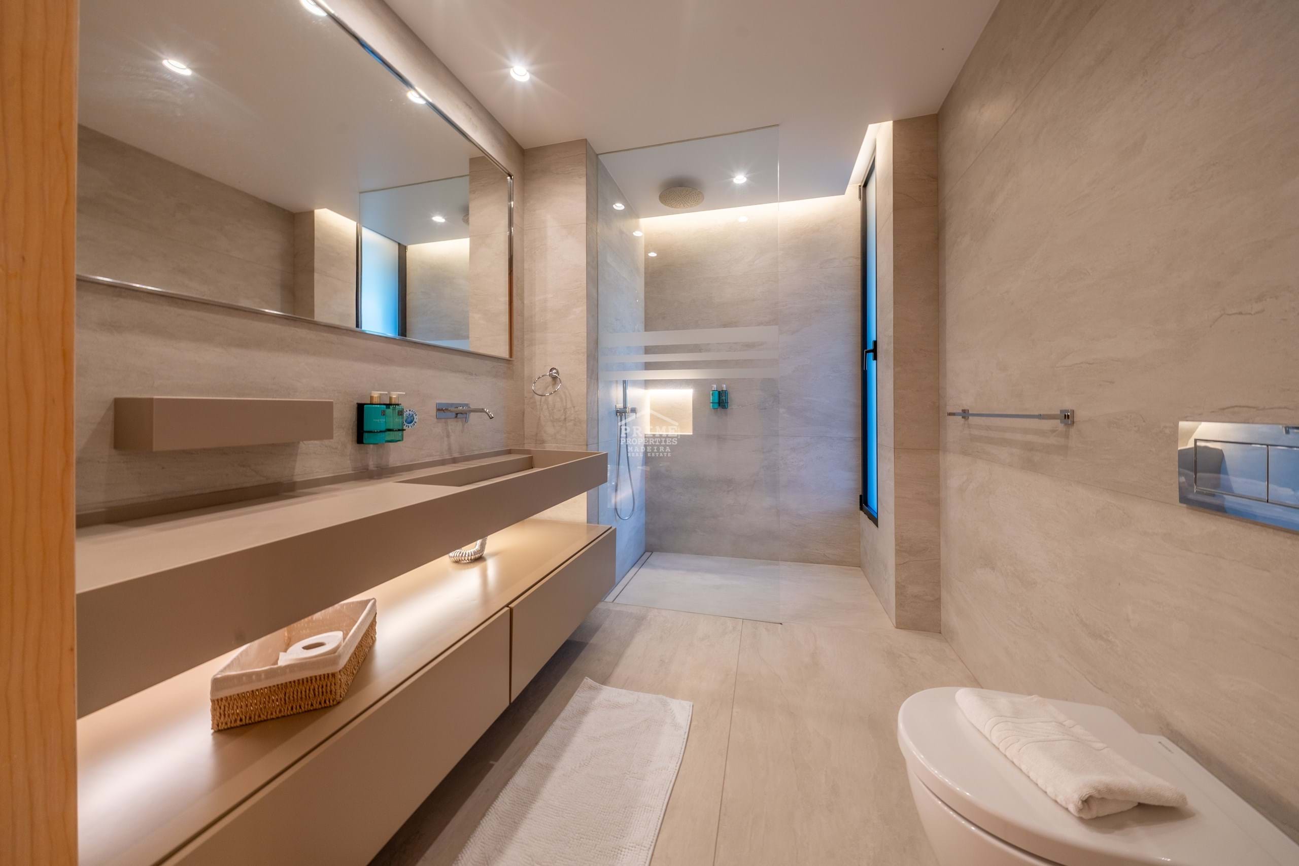 4 Bed, 5 Bath, HouseFor Sale, Funchal, Ilha da Madeira, 9000-099