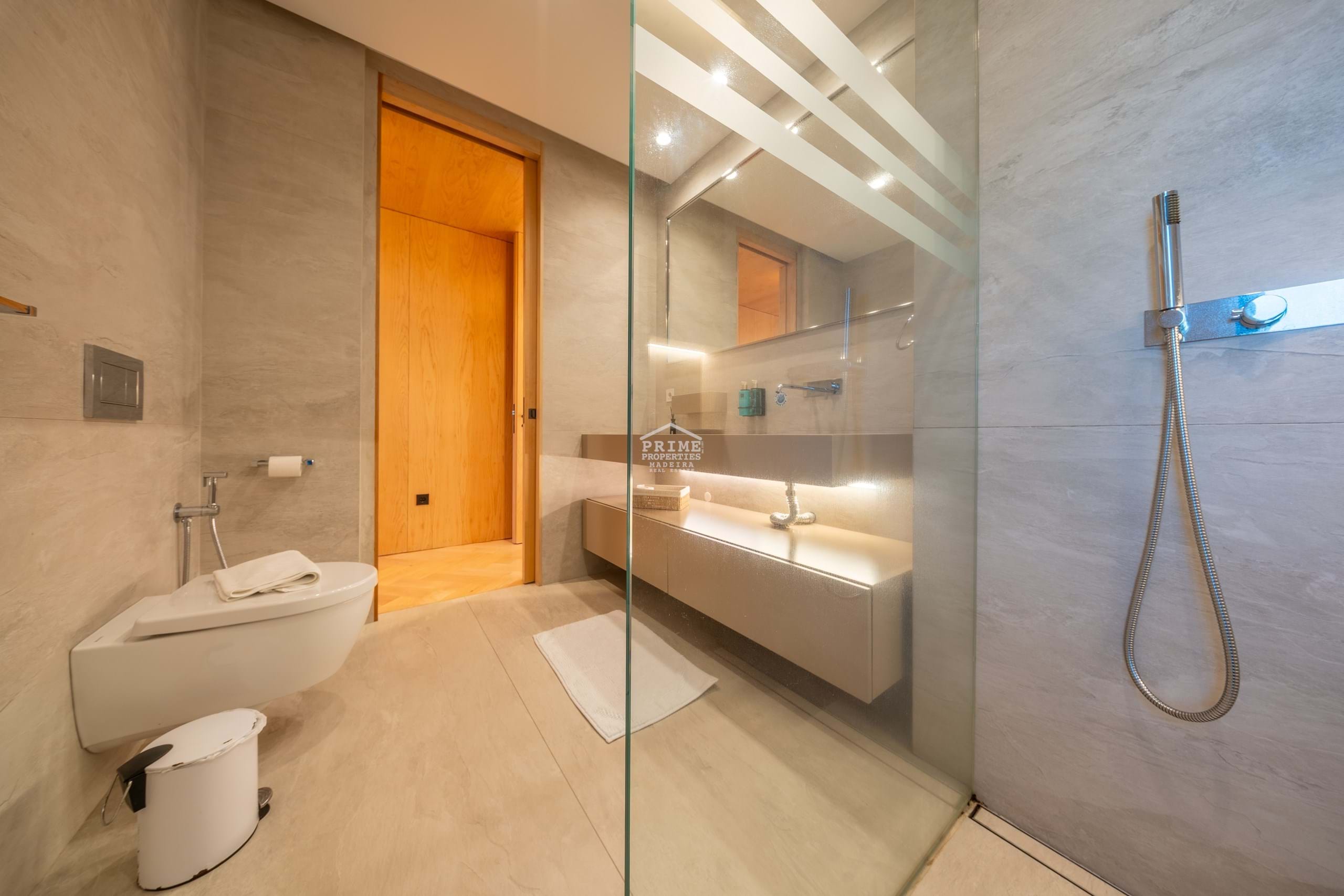 4 Bed, 5 Bath, HouseFor Sale, Funchal, Ilha da Madeira, 9000-099