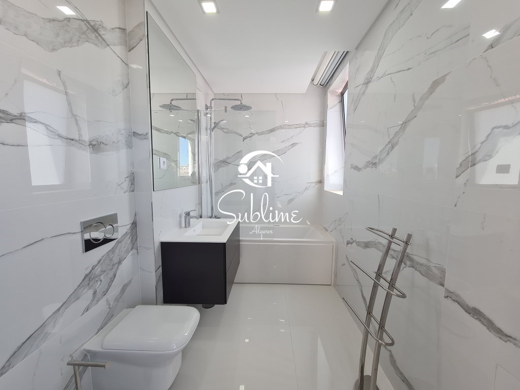 4 Bed, 4 Bath, ApartmentFor Sale, Lagos, Faro, 8600-545