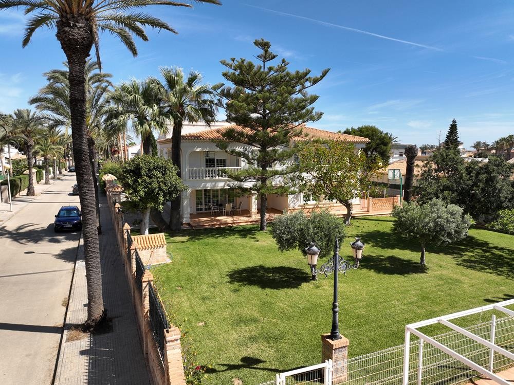 8 Bed, 4 Bath, HouseFor Sale, Cabo Roig, Alicante